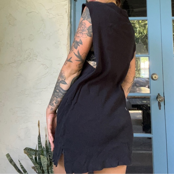 Oversized black muscle tank top, I love this but it’s a bit too oversized lol - Picture 3 of 3